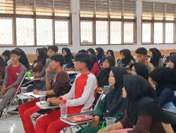Anggota Koramil 1601/Indramayu Bekali Siswa SMKN 1 Balongan Materi Kepemimpinan dan PBB dalam LDKS