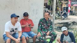 Komsos di Desa Tanjungpura, Babinsa Koramil Karangampel Perkuat Sinergi dengan Warga dan Pamong Desa