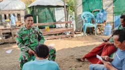 Komsos di Desa Rawadalem, Babinsa Koramil 1601 Indramayu Ajak Warga Jaga Kebersihan dan Kamtibmas