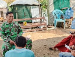 Komsos di Desa Rawadalem, Babinsa Koramil 1601 Indramayu Ajak Warga Jaga Kebersihan dan Kamtibmas