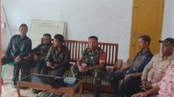 Anggota Koramil Sukagumiwang Komsos Bersama Masyarakat Desa Cadangpinggan
