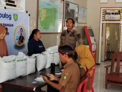 Satpol PP Kecamatan Juntinyuat,Andri Monitoring Bantuan Pangan Tiga Bulan Disalurkan, 610 KPM Desa Pondoh