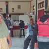 Bantuan Pangan Beras Bupati Lucky Hakim di Uji Pemdes Tinumpuk, Warga Harus Membayar Rp 50.000