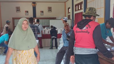 Bantuan Pangan Beras Bupati Lucky Hakim di Uji Pemdes Tinumpuk, Warga Harus Membayar Rp 50.000