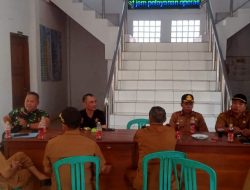 Komsos di Desa Sukagumiwang, Babinsa Perkuat Kedekatan TNI dengan Masyarakat