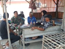 Komsos di Rawadalem, Babinsa dan Bhabinkamtibmas Ajak Warga Jaga Kebersihan dan Waspadai Gangguan Kamtibmas