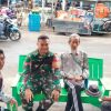 Komsos di Karangsong, Babinsa Ajak Warga Jaga Keamanan dan Kebersihan Lingkungan