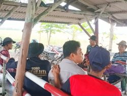 Anggota Koramil Indramayu Aktif Komsos, Serap Aspirasi Warga dan Jaga Kondusivitas Desa