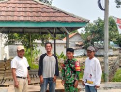 Pererat Silaturahmi, Babinsa Koramil 1601/Indramayu Komsos Bersama Warga Desa Singajaya