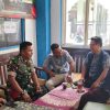 Komsos di Balai Desa,Anggota Koramil Karangampel Ajak Tokoh Pemuda dan Pamong Perkuat Keamanan Kedokanbunder Wetan