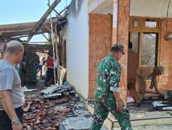 TNI-Polri dan Warga Gotong Royong Pulihkan Rumah Korban Kebakaran di Cadangpinggan