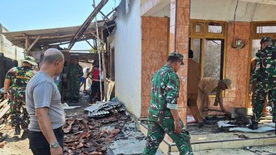TNI-Polri dan Warga Gotong Royong Pulihkan Rumah Korban Kebakaran di Cadangpinggan