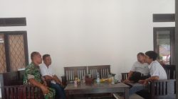 Babinsa Gunungsari Perkuat Komsos, Ajak Warga Peduli Lingkungan dan Dukung Pertanian