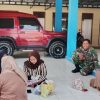 Anggota Koramil Indramayu Komsos Bersama Warga Rawadalem, Ingatkan Kebersihan dan Kewaspadaan