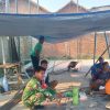 Komsos di Singajaya,Anggota Koramil Indramayu Ajak Warga Jaga Kebersihan dan Keamanan Lingkungan