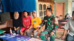 Komsos di Paoman, Babinsa Ingatkan Warga Jaga Lingkungan dan Awasi Pergaulan Remaja