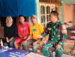 Komsos di Paoman, Babinsa Ingatkan Warga Jaga Lingkungan dan Awasi Pergaulan Remaja
