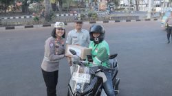 Polres Bitung Bagikan Helm dan Sembako dalam Peringatan HUT Lalu Lintas ke-71