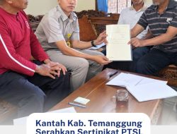 Kantah Kab. Temanggung Serahkan Sertipikat PTSL Door to Door di Giripurno