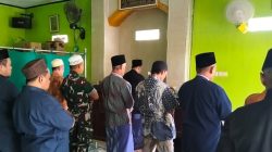 HUT TNI ke-81, Koramil 1609/Juntinyuat Gelar Sholat Dzuhur, Doa Bersama dan Santunan Anak Yatim