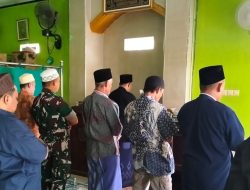 HUT TNI ke-81, Koramil 1609/Juntinyuat Gelar Sholat Dzuhur, Doa Bersama dan Santunan Anak Yatim
