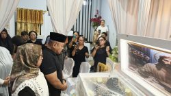 Kapolda Sulut Sambangi Rumah Duka Kombes Pol Steidy Raranta di Bitung