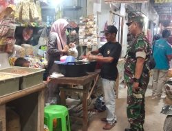 Harga Bahan Pokok Dipantau,Anggota Koramil Sukagumiwang Turun Langsung ke Pasar