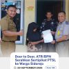 Door to Door, ATR/BPN Serahkan Sertipikat PTSL ke Warga Sidorejo