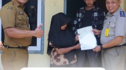 Door to Door, ATR/BPN Serahkan Sertipikat PTSL ke Warga Sidorejo