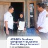 ATR/BPN Serahkan Sertipikat PTSL Door to Door ke Warga Kebonsari