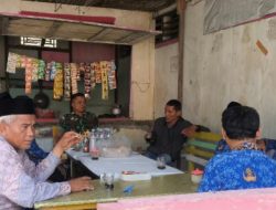 Komsos di Kantor Kecamatan Karangampel, Babinsa Ajak Perangkat Kecamatan Hayati Nilai-Nilai Pancasila