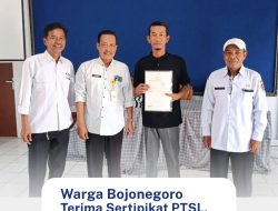 Warga Bojonegoro Terima Sertipikat PTSL,Kepastian Hak Makin Jelas