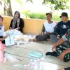 Komsos di Telukagung, Babinsa Ajak Warga Jaga Kamtibmas hingga Peduli Lingkungan