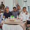 Komsos Bersama Warga Tegalurung, Babinsa Koramil 1601/Indramayu Perkuat Silaturahmi dan Kamtibmas