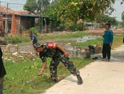 TNI dan Warga Bersihkan Sungai Sipetung, Cegah Penyumbatan dan Banjir