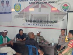 Jaga Kondusivitas dan Kebersihan Lingkungan, Babinsa Koramil 1601 Indramayu Komsos Bersama Warga Pabeanudik
