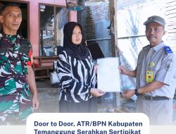 Door to Door, ATR/BPN Kabupaten Temanggung Serahkan Sertipikat PTSL  ke Rumah Warga Joho