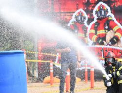 Diuji dalam 6 Menit, Begini Ketangguhan Fire Fighter Kilang Balongan Hadapi Simulasi Darurat