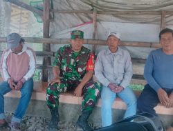 Komsos Bersama Warga, Babinsa Jayalaksana Perkuat Silaturahmi dan Keamanan Lingkungan