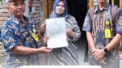 Door to Door, Kantah Kabupaten Temanggung Antar Sertipikat PTSL ke Rumah Warga Candiroto