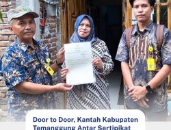 Door to Door, Kantah Kabupaten Temanggung Antar Sertipikat PTSL ke Rumah Warga Candiroto
