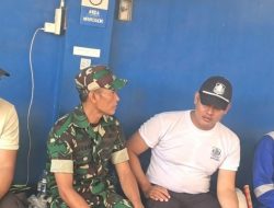 Pererat Sinergitas TNI dan Masyarakat, Babinsa Serka Endri Gelar Komsos Bersama Security dan Warga Desa Mundu