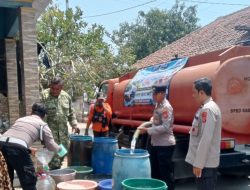 Tagline Baru Polri Bukan Sekadar Slogan! Polres Indramayu Salurkan 20.000 Liter Air Bersih untuk Warga Krangkeng