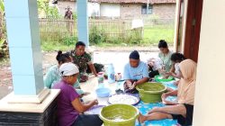Pererat Silaturahmi dengan Warga, Anggota Koramil Indramayu Laksanakan Komsos di Desa Rawadalem