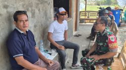 Pererat Sinergitas TNI dan Rakyat,Anggota Koramil Indramayu Komsos di Desa Tegalurung