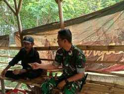 Pererat Kemanunggalan TNI dan Rakyat, Serda Hendra Komsos Bersama Warga Tanjungsari