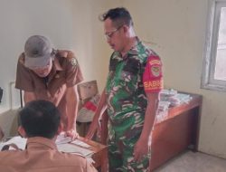 Pererat Sinergi dengan Pemdes Plumbon, Anggota Koramil Indramayu Sampaikan Pesan Kamtibmas dan Pelayanan Digital