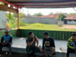 Perkuat Kedekatan dengan Warga, Koptu Irawan Koramil 1601/Indramayu Ajak Masyarakat Jaga Kamtibmas dan Kebersihan Lingkungan