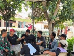Perkuat Kedekatan dengan Warga, Babinsa Karangampel Ajak Masyarakat Jaga Kebersihan dan Keamanan Lingkungan