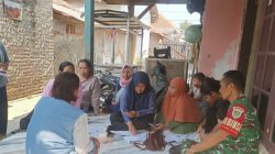 Komsos di Pekandanganjaya, Serka Nurjono Ajak Warga Jaga Kebersihan dan Keamanan Lingkungan